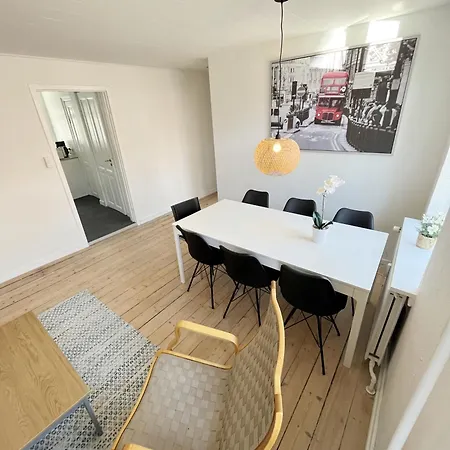 아파트 Luxurious 3 Bedroom Near Jomfru Ane Gade