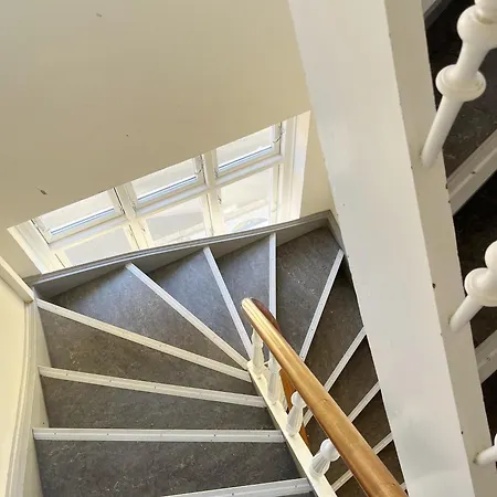 Luxurious 3 Bedroom Near Jomfru Ane Gade 아파트 올보르